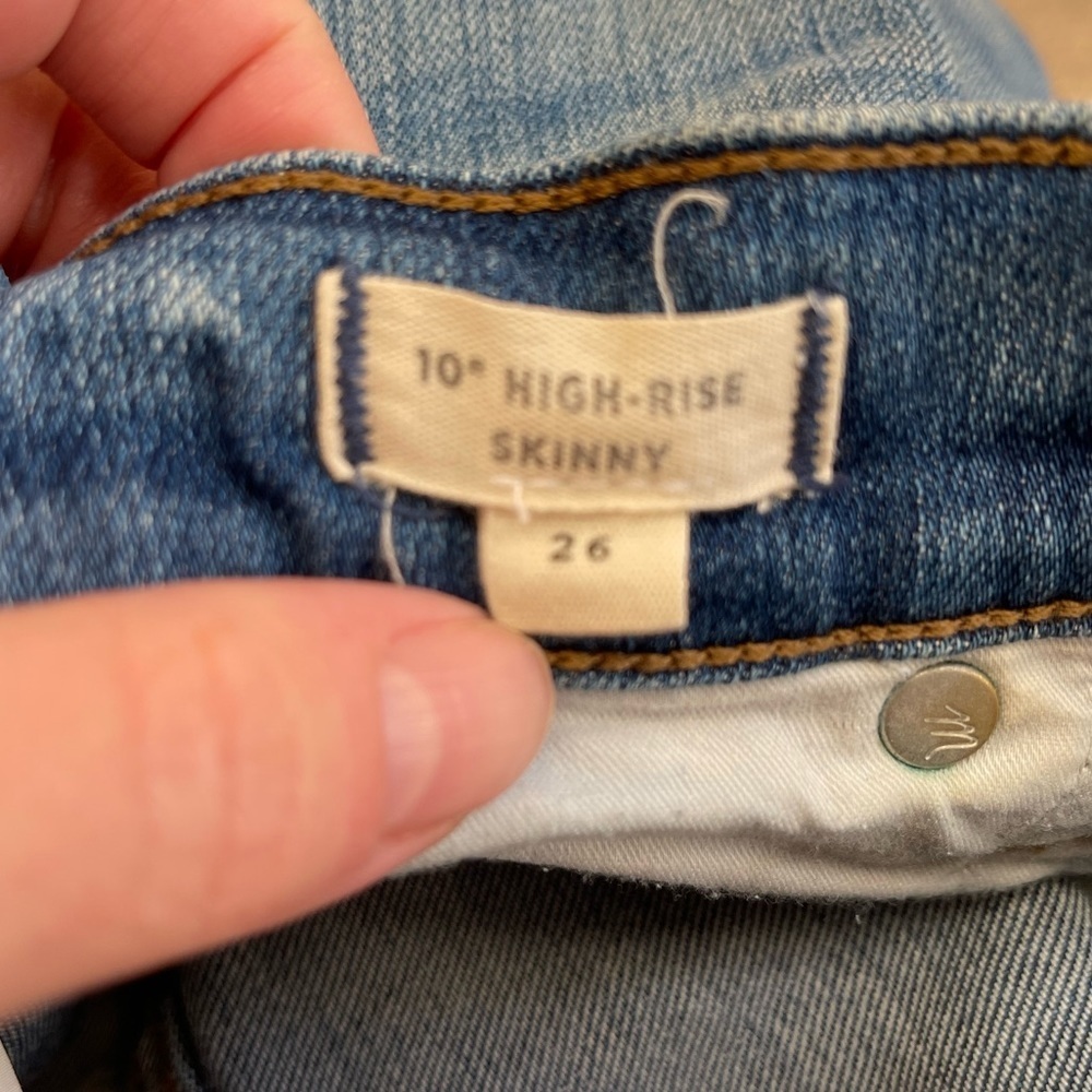 Madewell 10” High Rise Skinny Jeans • Raw Hem - Picture 4 of 9